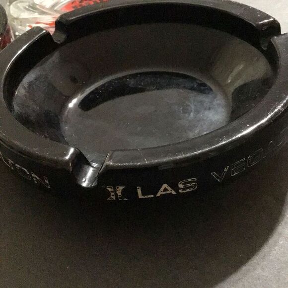 Three vintage trinket bowls, two from Las Vegas Hilton - Picture 3 of 4